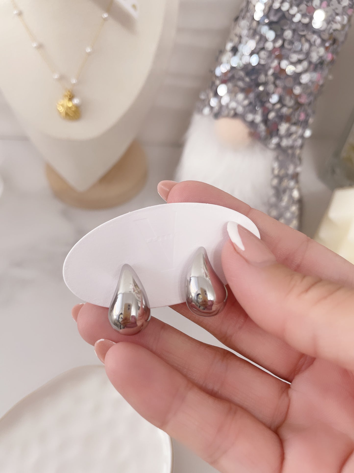 Bold Drops Studs | Varios Tamaños - Vanytel