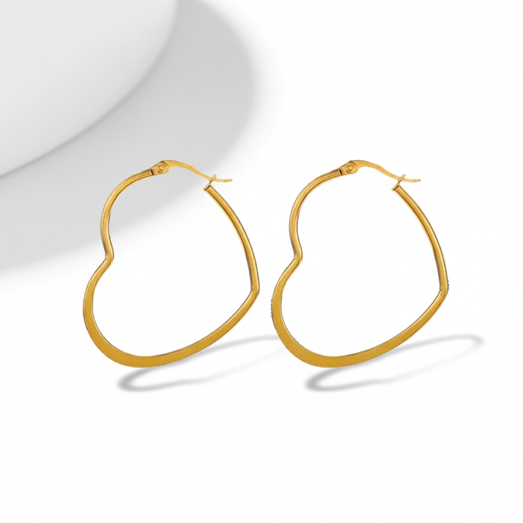 Aros hoop medianos con forma de corazón dorados en acero inoxidable Vanytel, diseño moderno y ligero para mujer.
