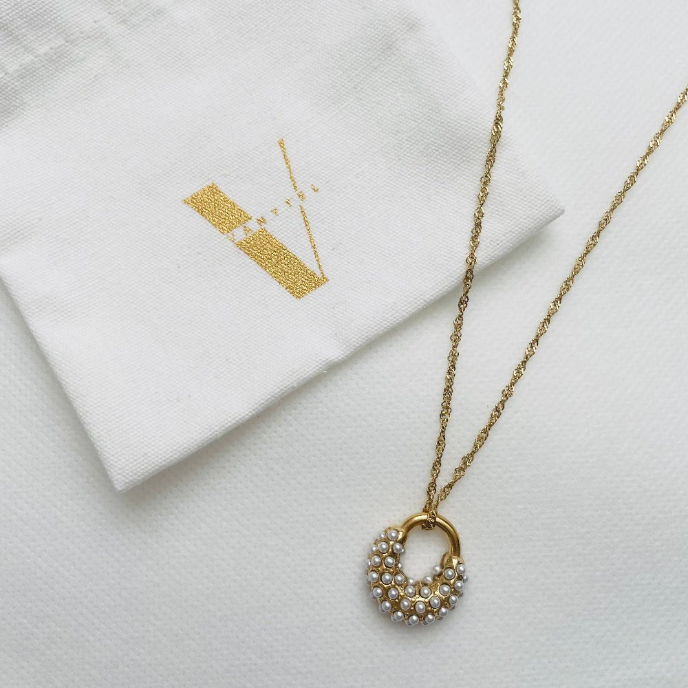 Collar Paris Chain Dorado con Perlas para Mujer en Acero Inoxidable | Vanytel - VANYTEL - Vanytel