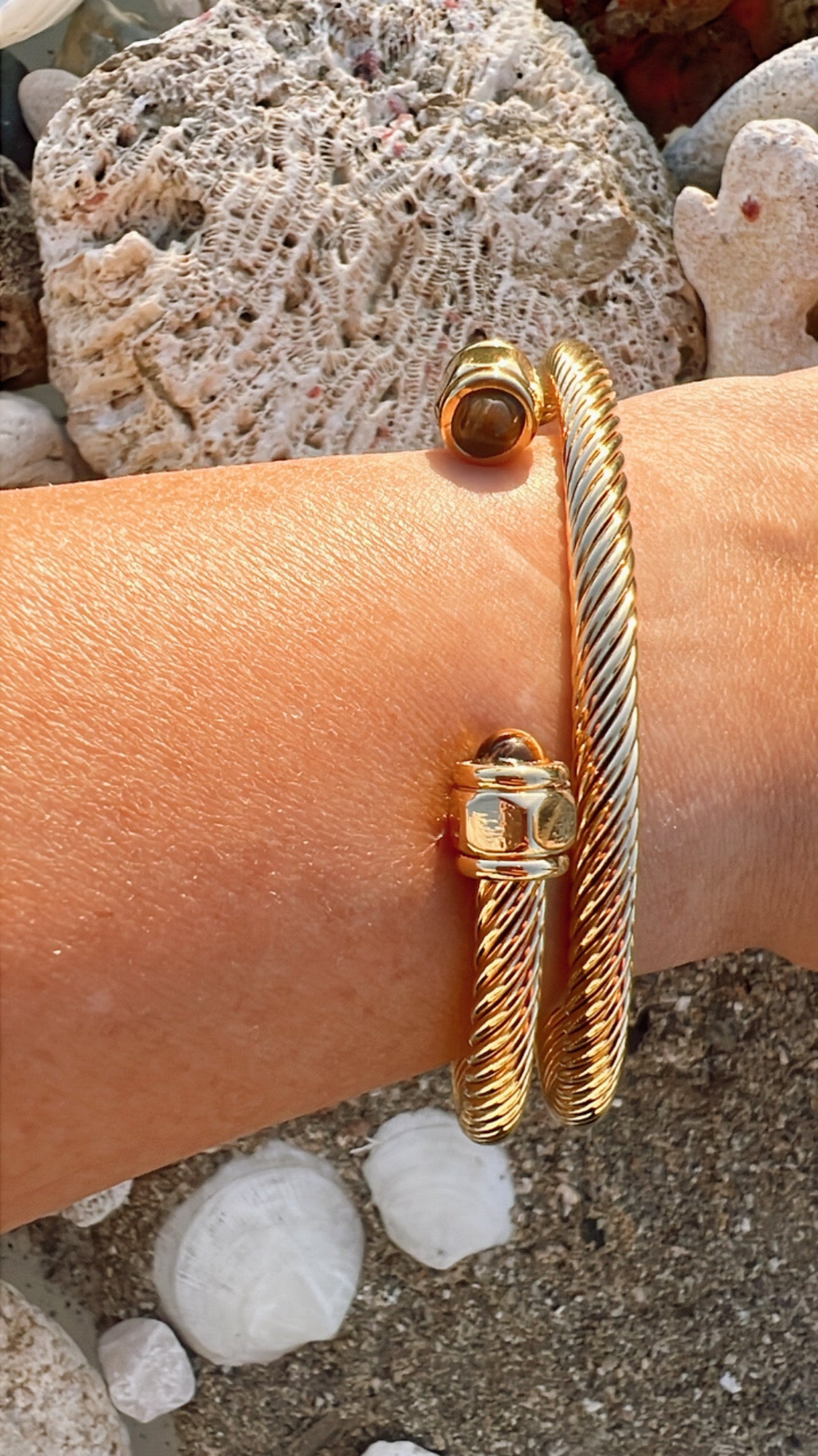 Twisted Pave Bangle (1 piece) - Vanytel