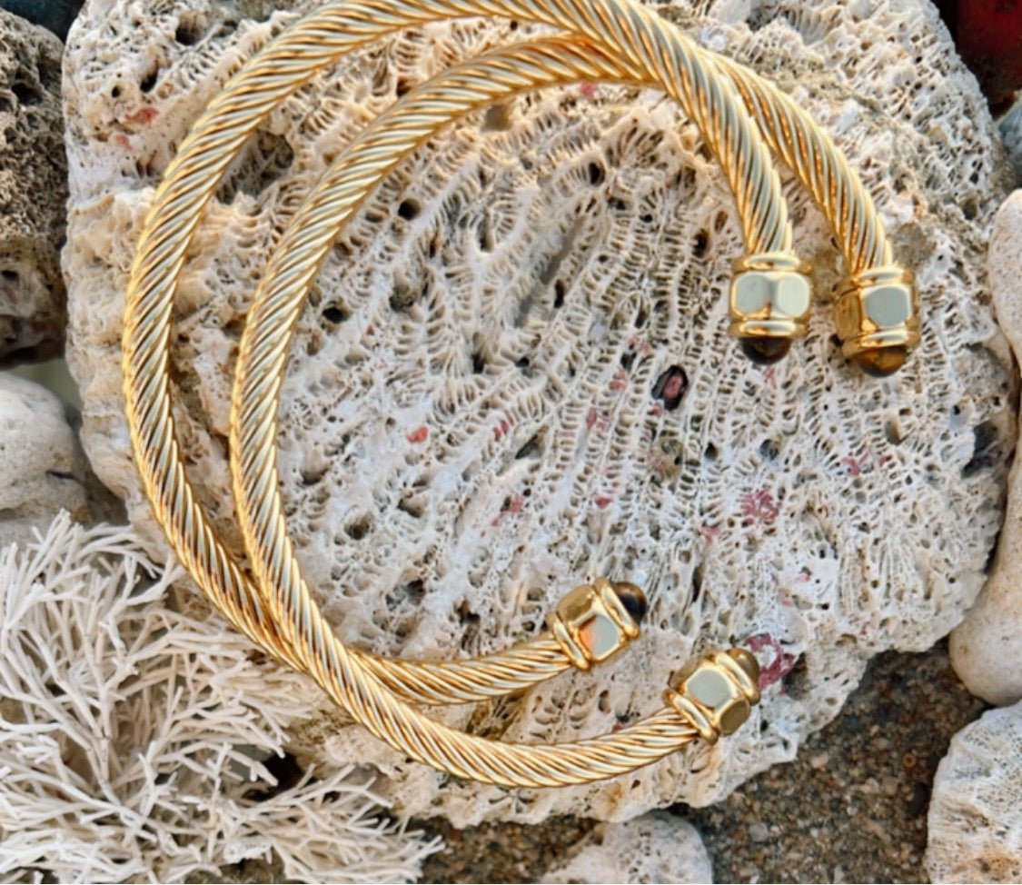 Twisted Pave Bangle (1 piece) - Vanytel