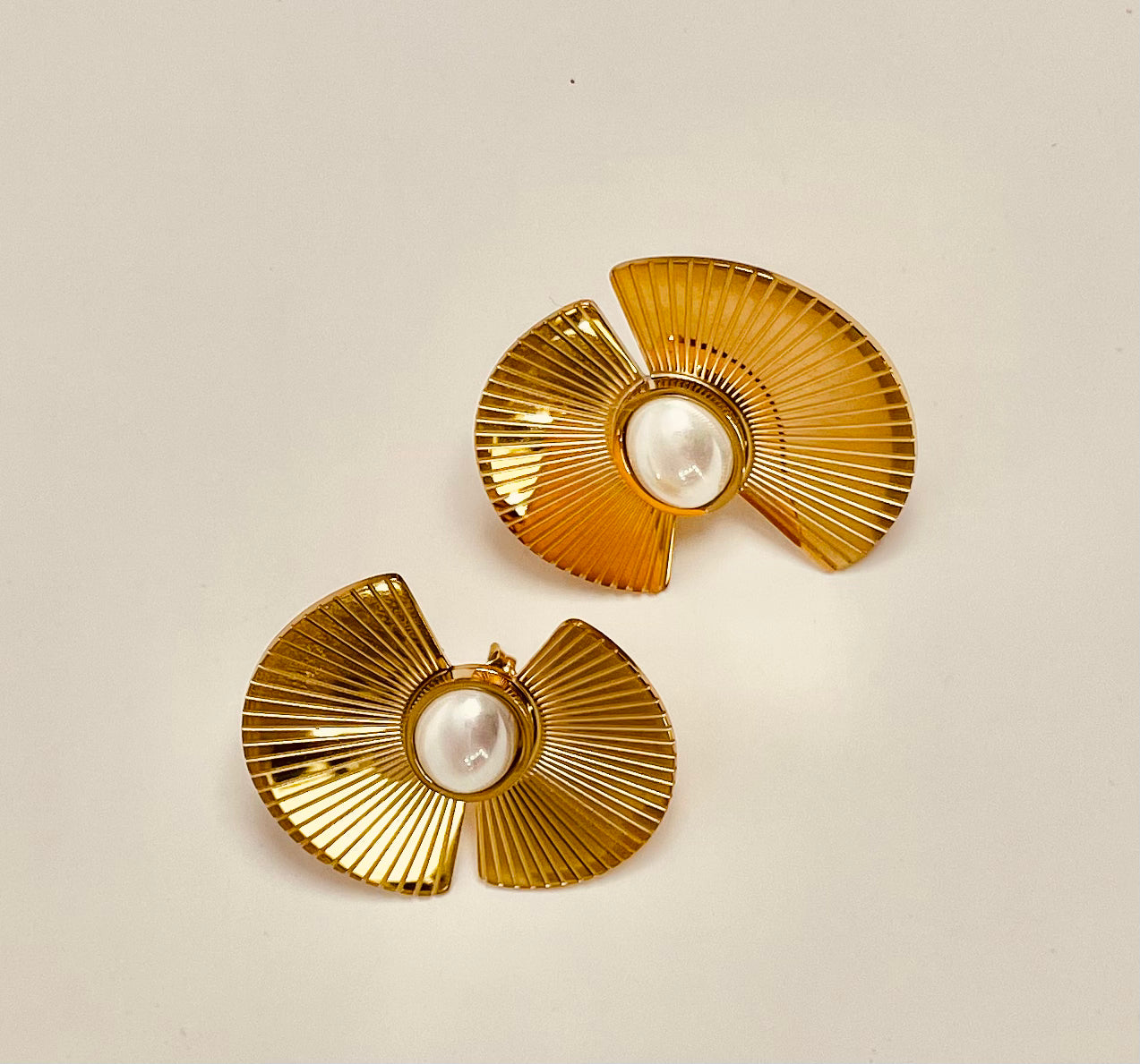 Cattleya Stud Earrings - Vanytel