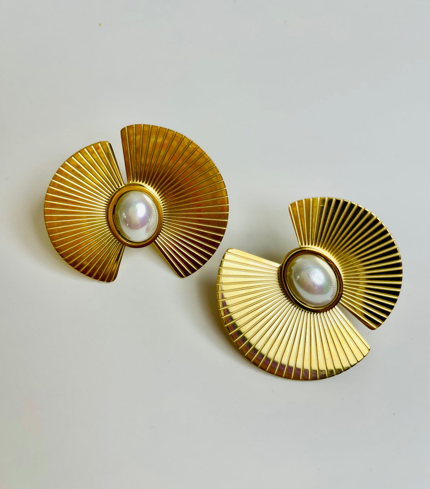 Cattleya Stud Earrings - Vanytel