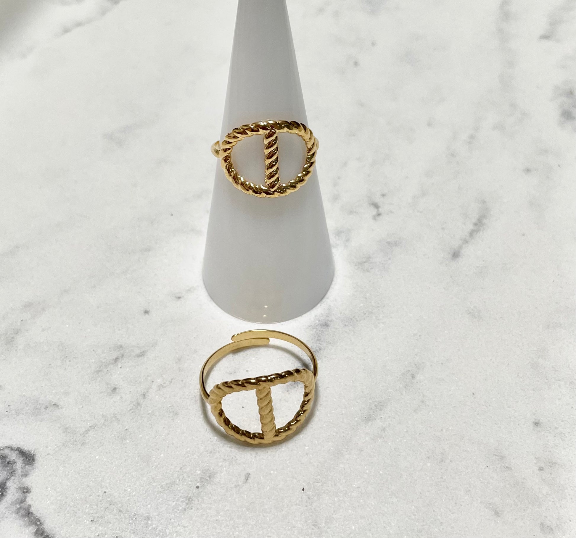 Estelita Ring (Medium) - Vanytel