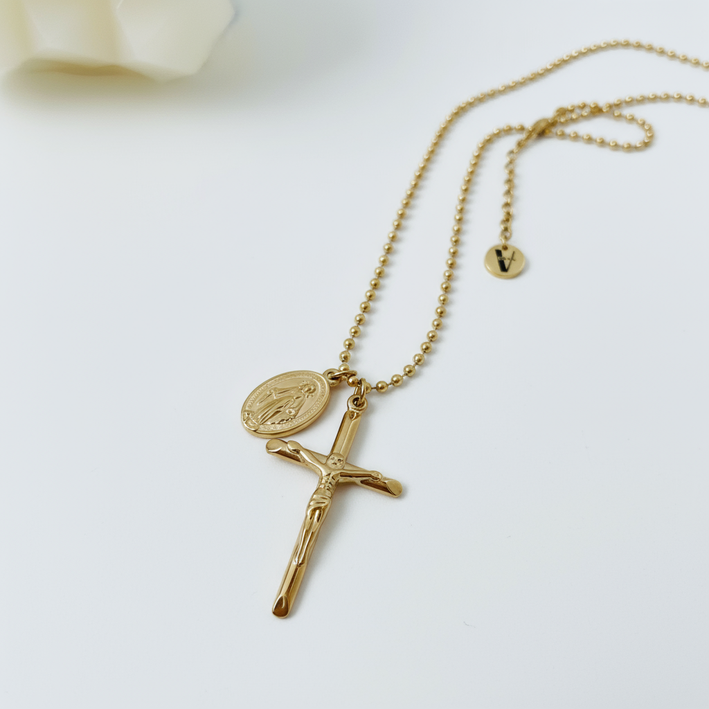 Collar Cruz Dorada con Medallita para Mujer en Acero Inoxidable | Vanytel