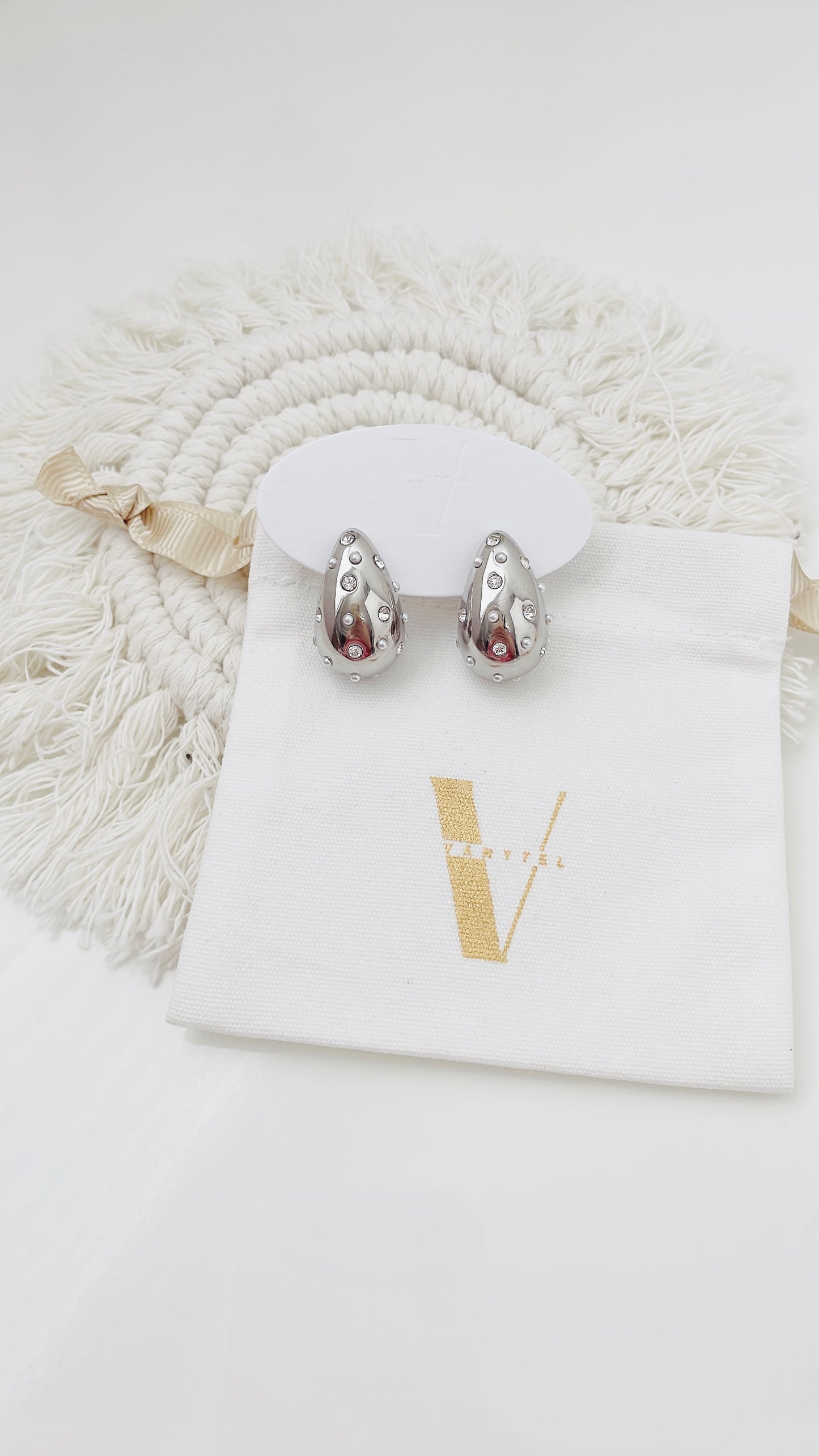 Bold Drops Studs | Sparkle & Pearl - Vanytel 