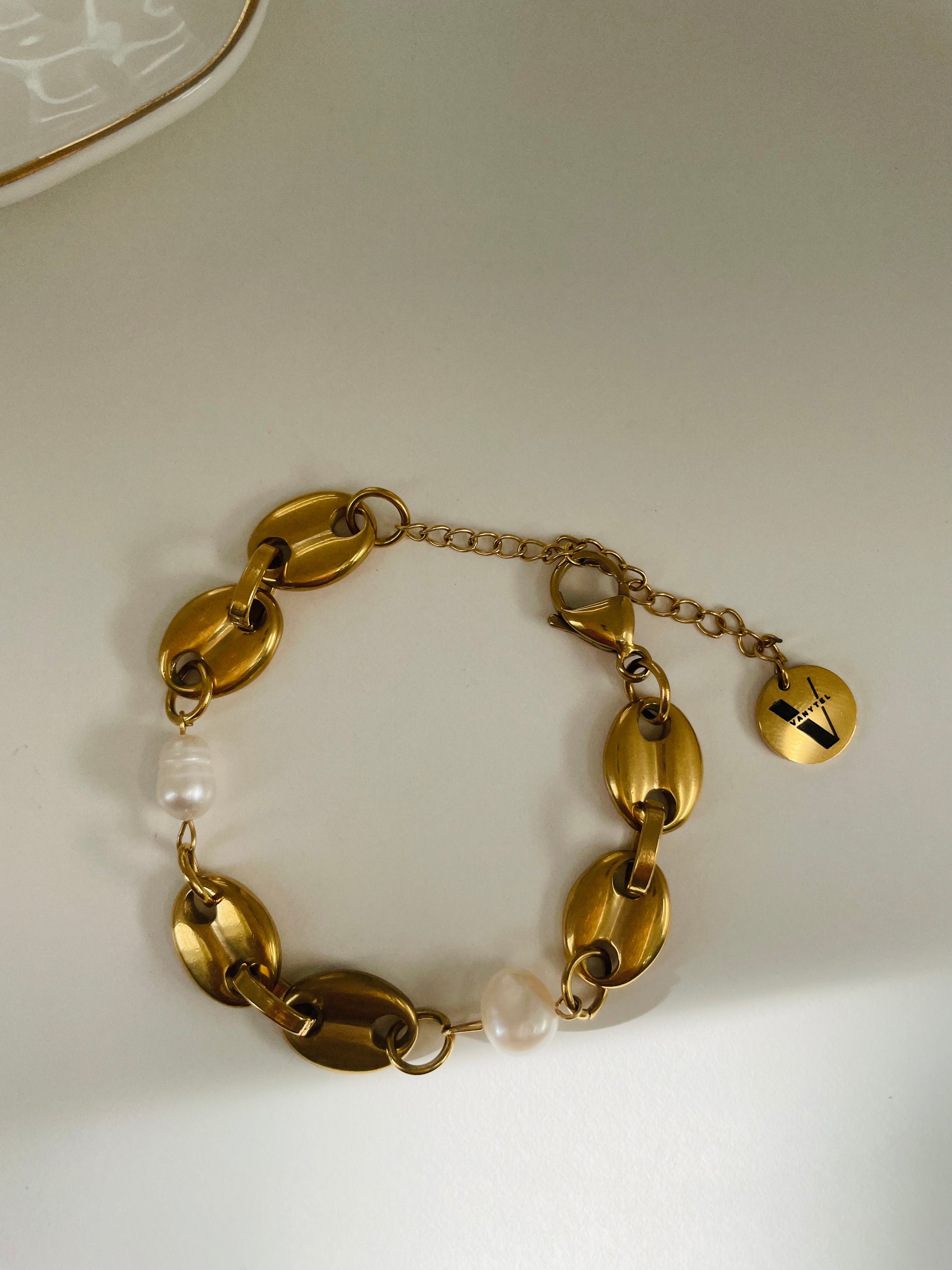 GG Tag Pearl Bracelet - Vanytel 