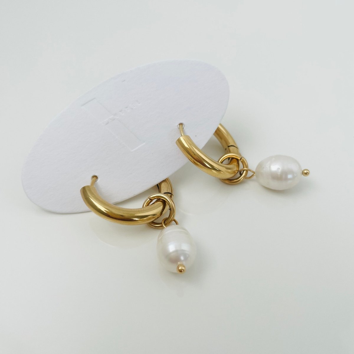 Aretes Antonella Pearl Hoops en Dorados con Perla para Mujer en Acero Inoxidable | Vanytel - VANYTEL - Vanytel