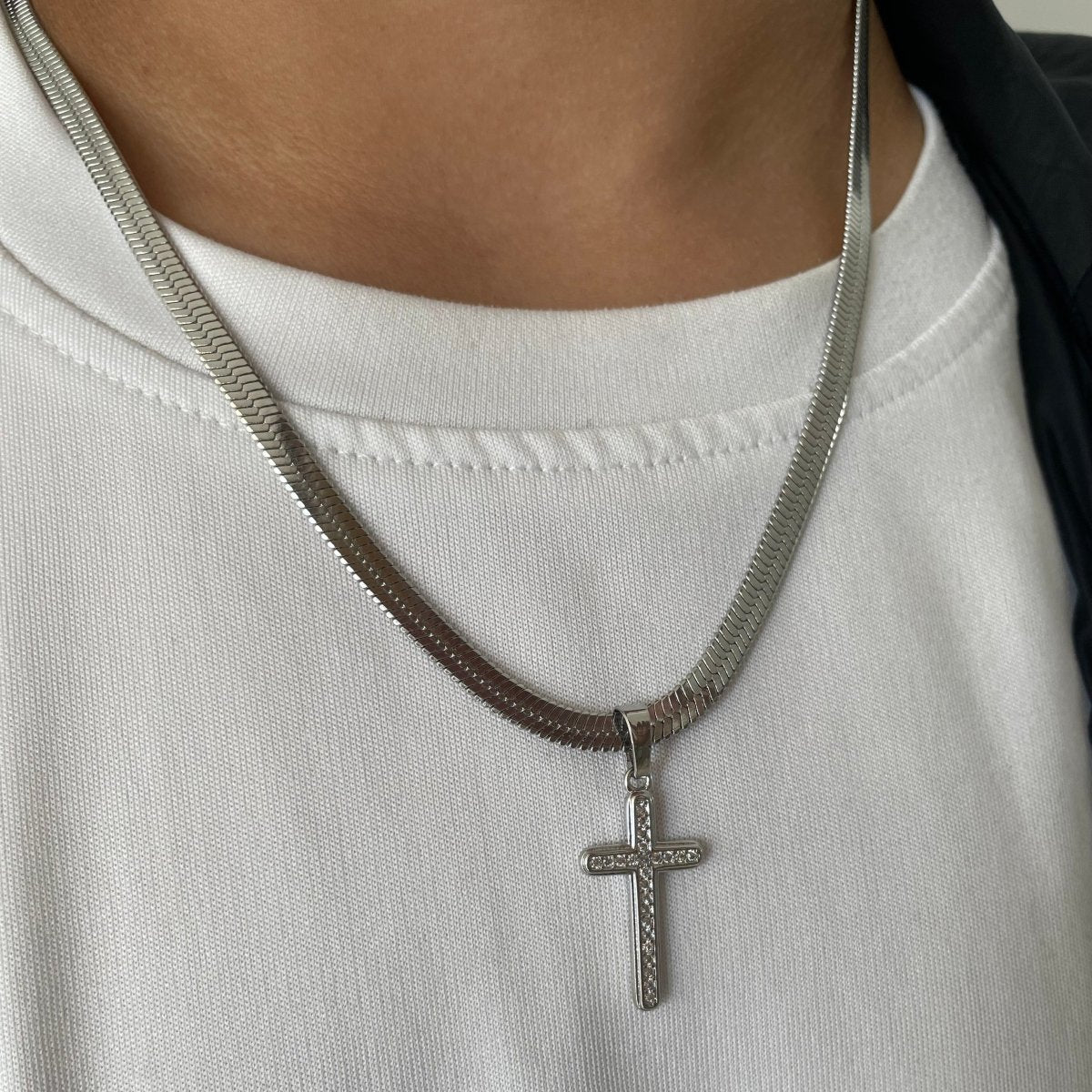 Cadena Snake con Dije de Cruz Plateada para Hombre en Acero Inoxidable | Vanytel - VANYTEL - Vanytel