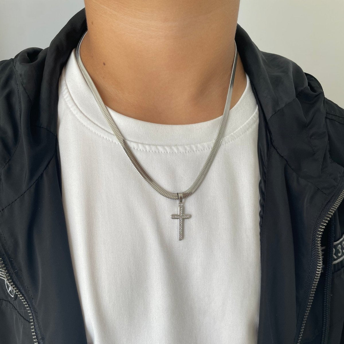 Cadena Snake con Dije de Cruz Plateada para Hombre en Acero Inoxidable | Vanytel - VANYTEL - Vanytel