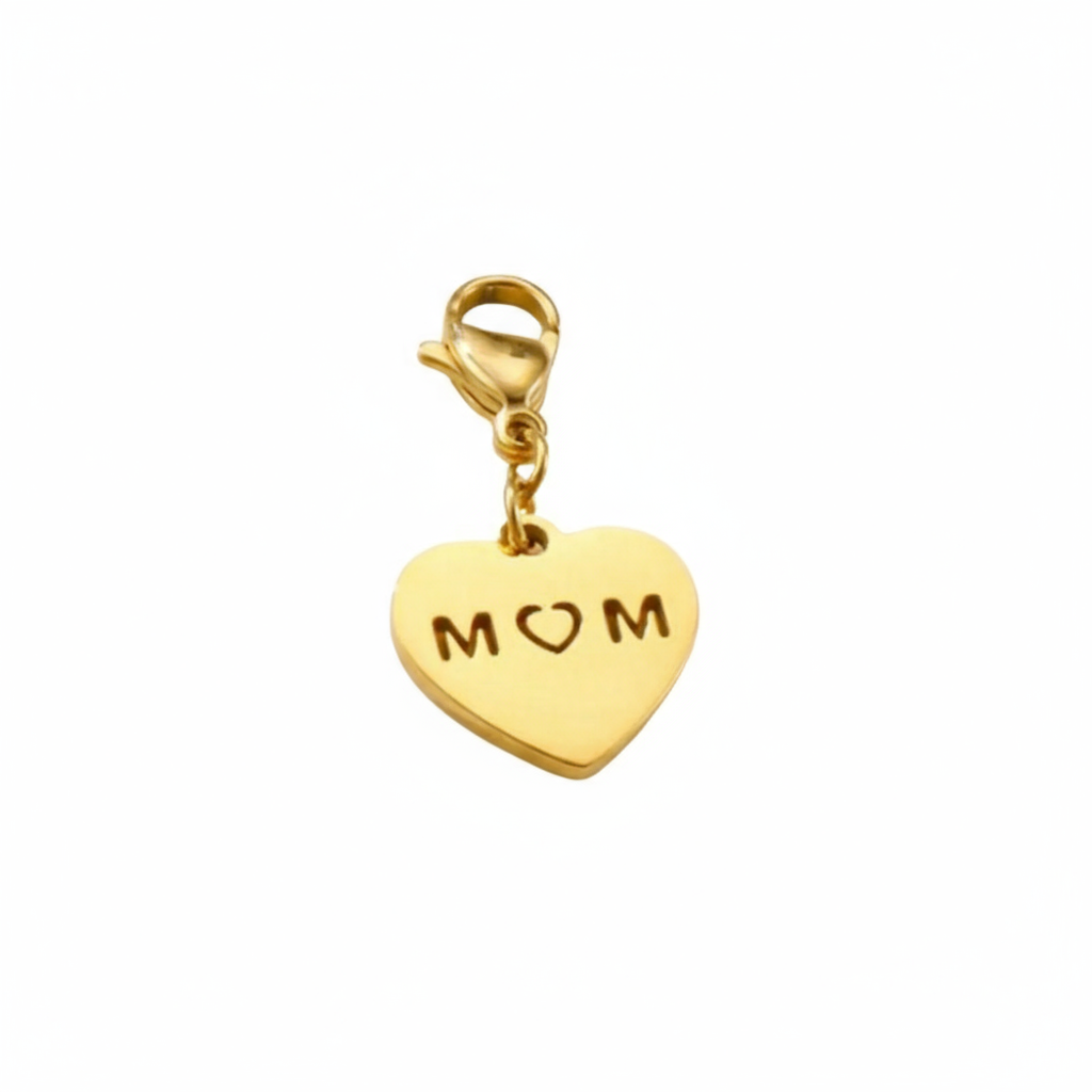 Charm Vanytel dorado en acero inoxidable con diseño de corazón y grabado mom.
