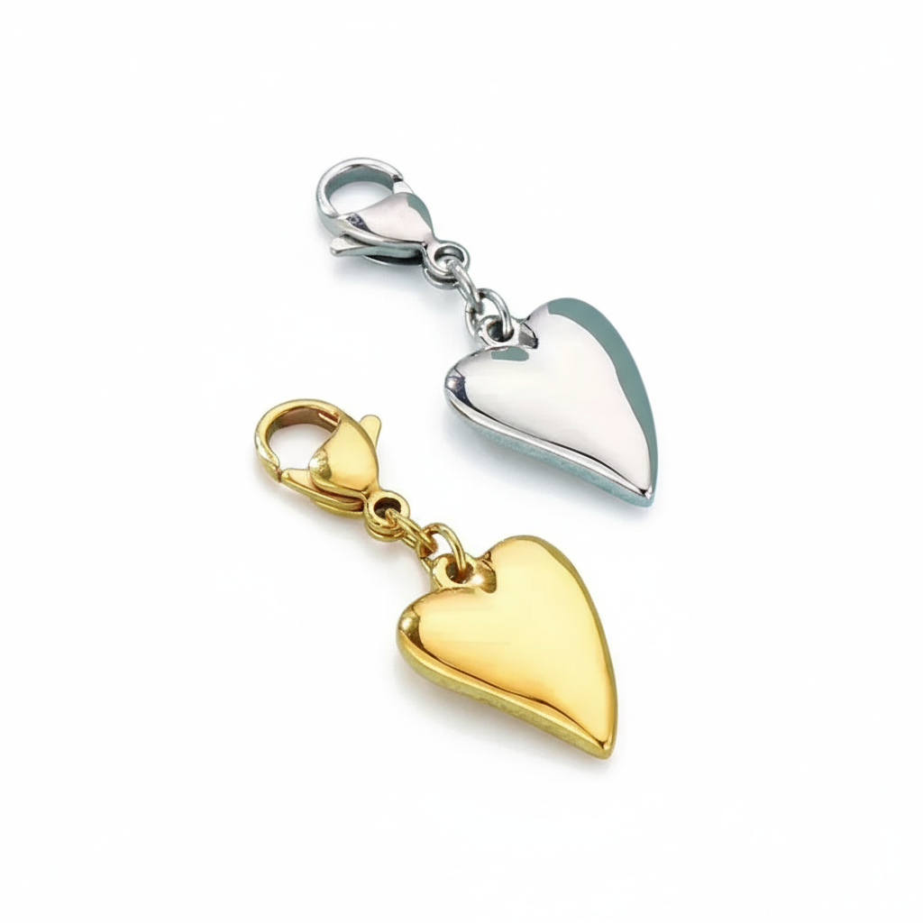 Charms Vanytel dorados en acero inoxidable, ideales para pulseras o cadenas personalizadas.
