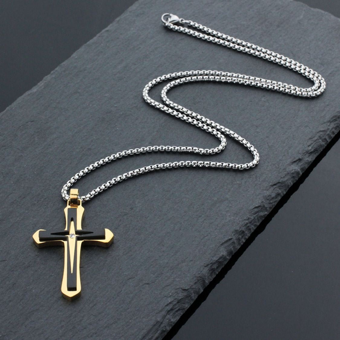 Collar con Dije de Cruz Estilo Moderno para Hombre en Acero Inoxidable | Vanytel - VANYTEL - VANYTEL
