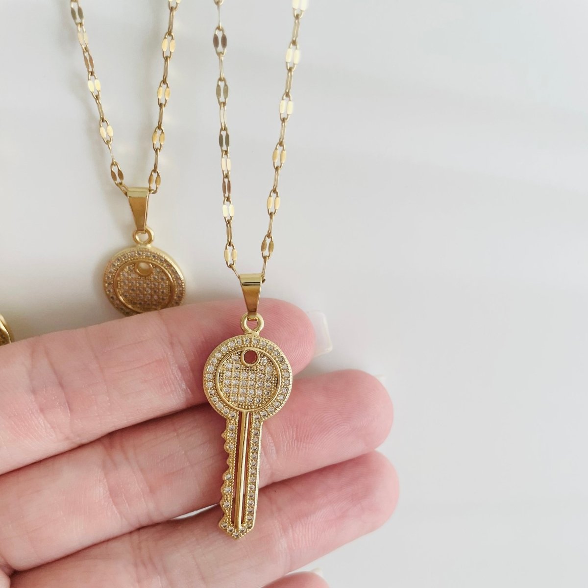 Collar Golden Key Dorado con Zirconia para Mujer en Acero Inoxidable | Vanytel - VANYTEL - Vanytel
