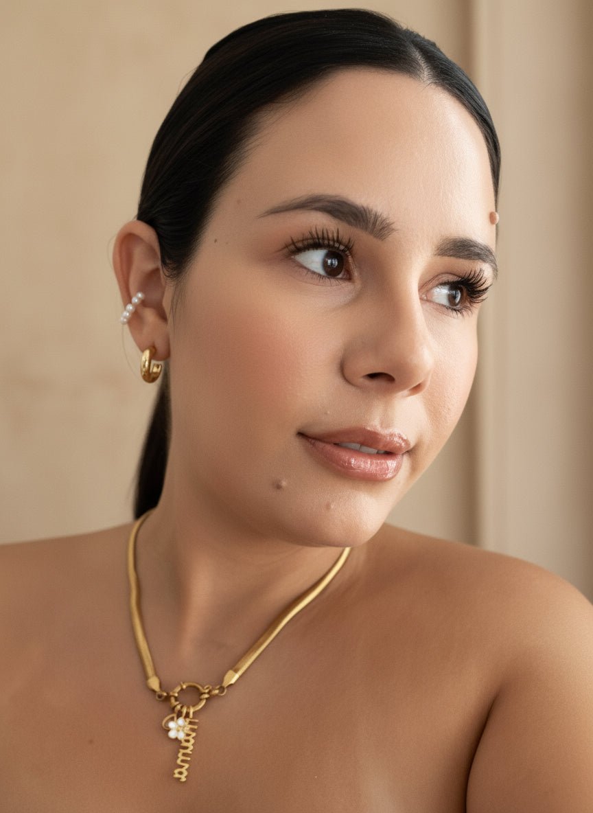 Collar Mamá con Dijes Dorados para Mujer en Acero Inoxidable | Vanytel - VANYTEL - VANYTEL