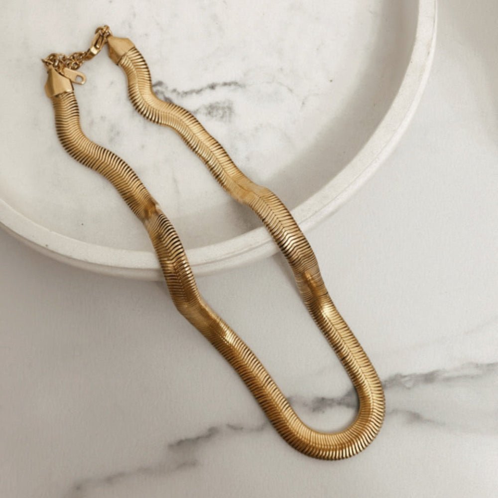 Collar Medusa Herringbone Dorado en Acero Inoxidable para Mujer | Vanytel - VANYTEL - Vanytel