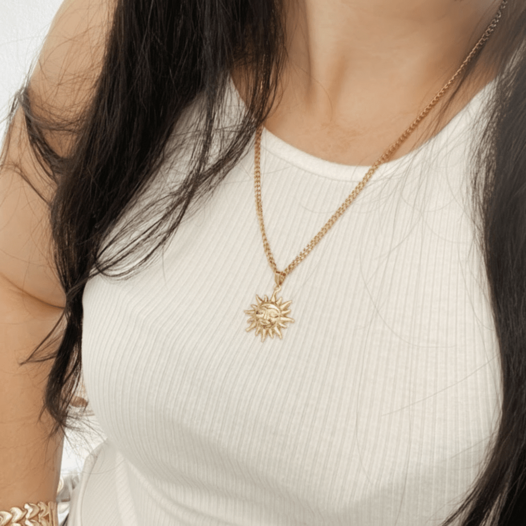 Collar Sunset con Dije de Sol Chapado en Oro Unisex en Acero Inoxidable | Vanytel - VANYTEL - Vanytel