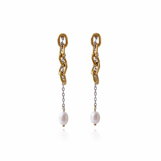 Aretes Paulina de perlas naturales y acero inoxidable, joyería Vanytel.

