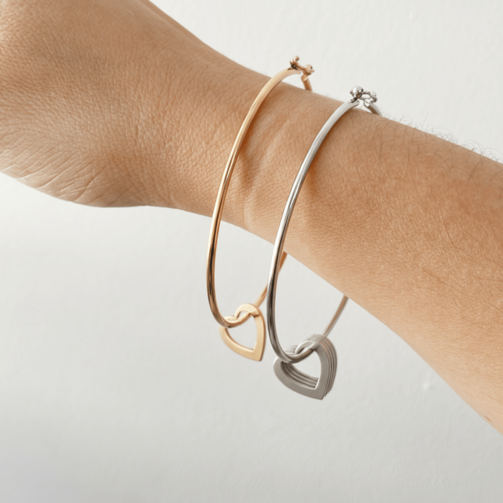 Pulsera Mis Amores Aro Dorados con Dijes de Corazón para Mujer en Acero Inoxidable | Vanytel - VANYTEL - Vanytel