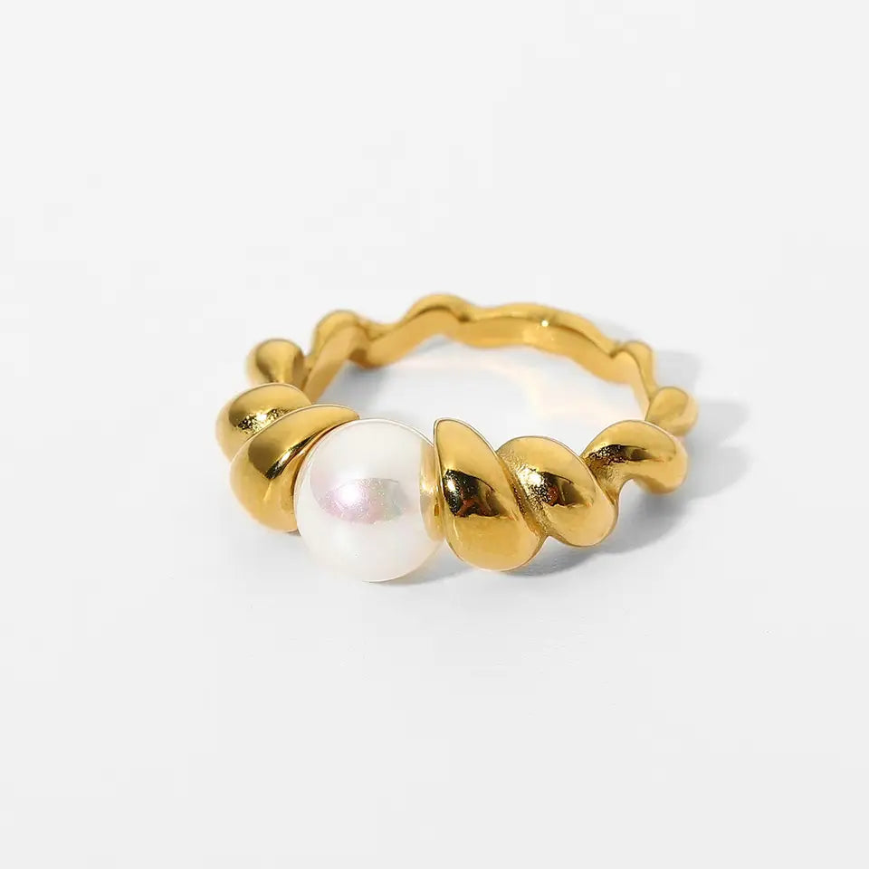 Croissant Pearl Ring - Vanytel 